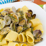 Pasta con vongole e asparagi